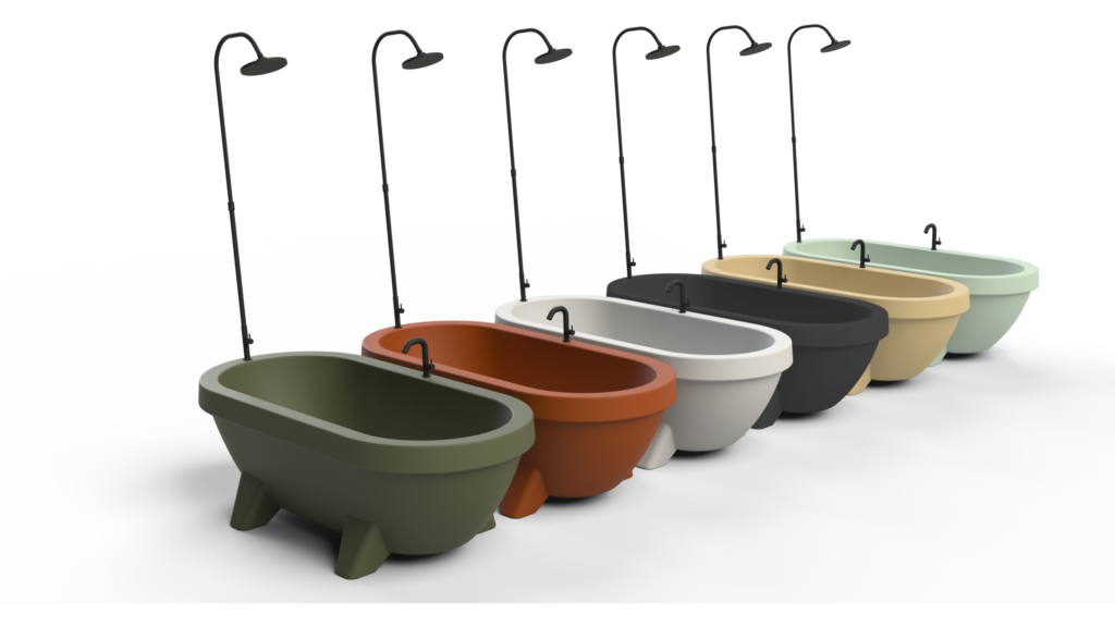 Serie Gardentub de Auralis Living con grifo y ducha: la bañera Gardentub blanca de Auralis Living, en la que dos personas disfrutan del lujo de una bañera al aire libre