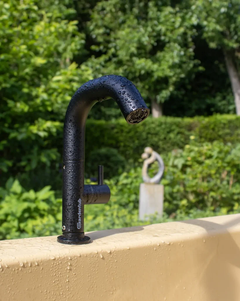 Auralis Living Gardentub beige outdoor bathtub with matte black faucet